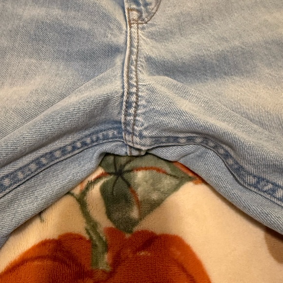 Women’s Abercrombie & Fitch high rise mom jeans signature collection - Picture 8 of 11